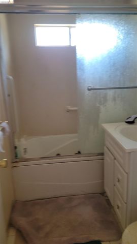 2190 Giant Rd, San Pablo, CA 94806