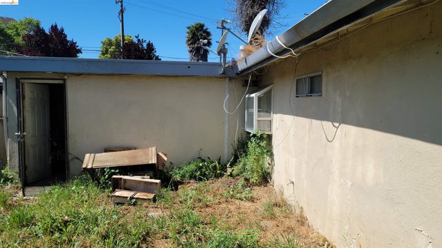 2190 Giant Rd, San Pablo, CA 94806