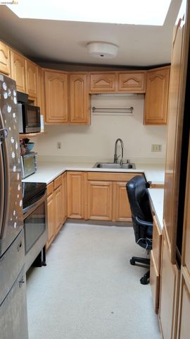 2190 Giant Rd, San Pablo, CA 94806