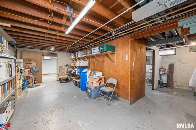 2946 JERSEY RIDGE Road, Davenport, IA 52803