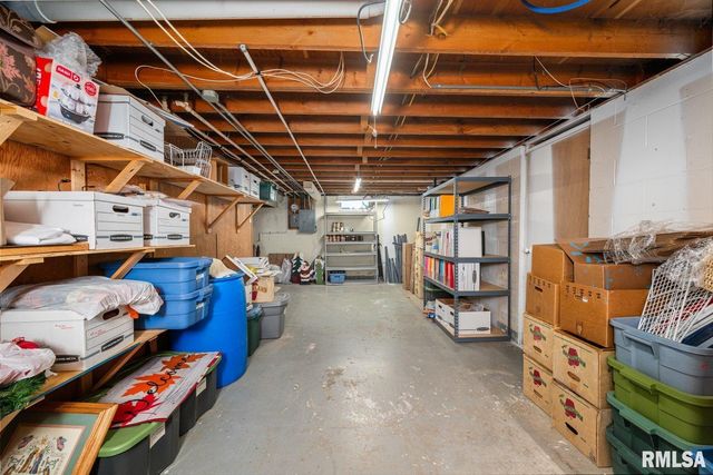 2946 JERSEY RIDGE Road, Davenport, IA 52803