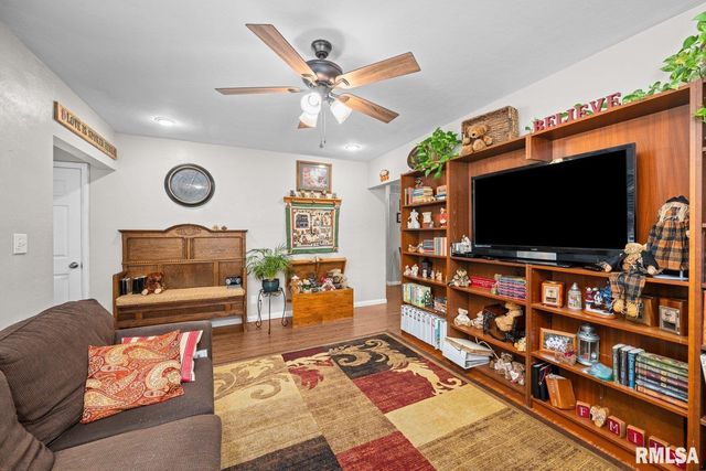 2946 JERSEY RIDGE Road, Davenport, IA 52803