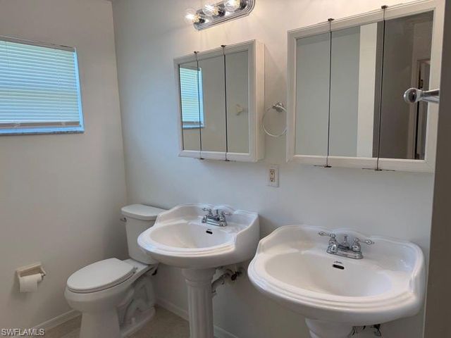 573 Bourse CIR, Lehigh Acres, FL 33974