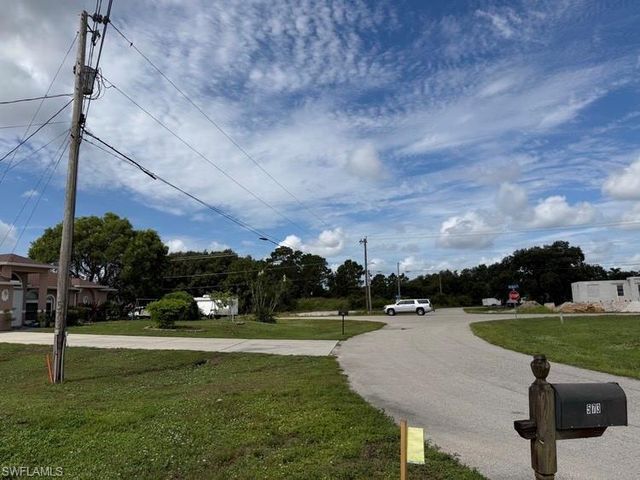 573 Bourse CIR, Lehigh Acres, FL 33974