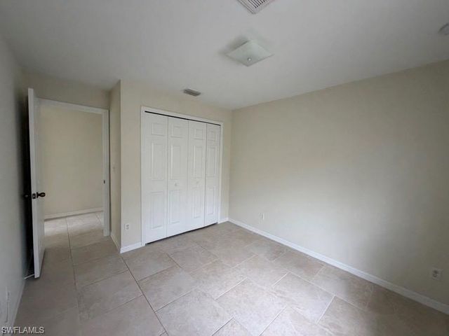 573 Bourse CIR, Lehigh Acres, FL 33974