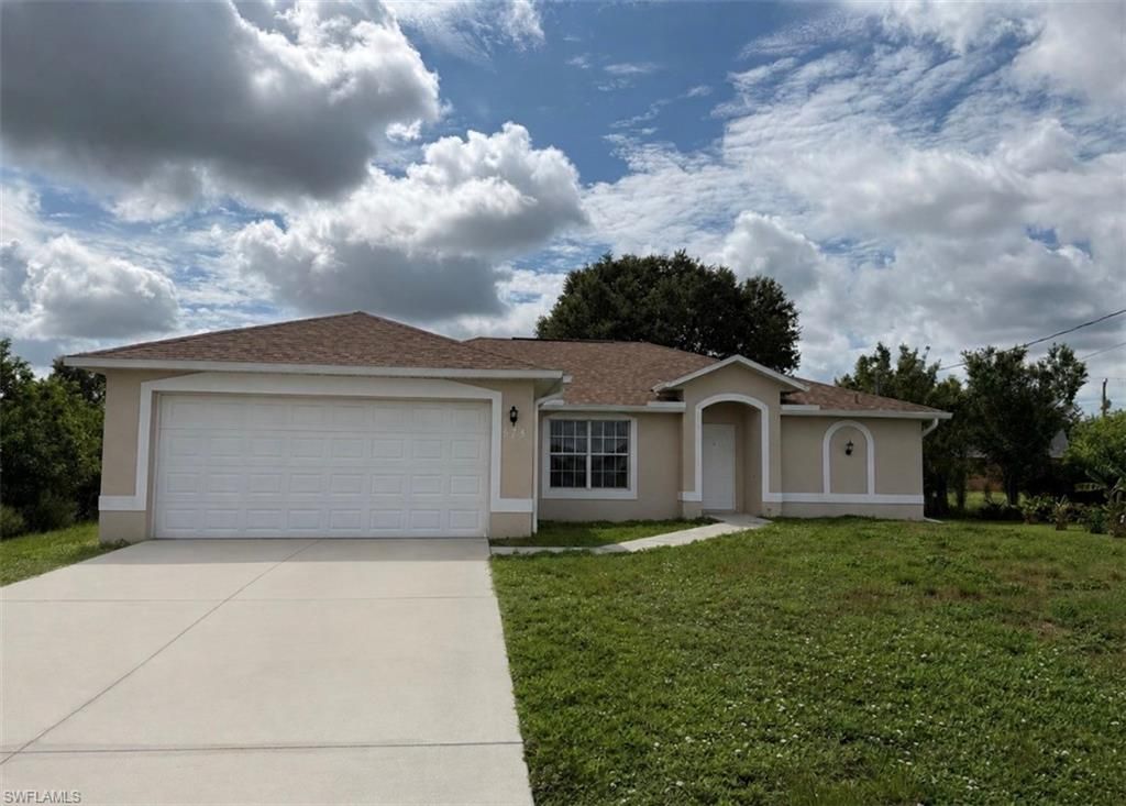 573 Bourse CIR, Lehigh Acres, FL 33974