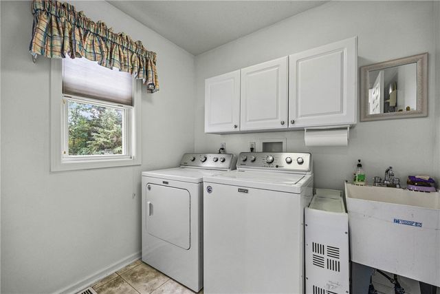 25 Acorn Valley Trl, Ogden, NY 14624