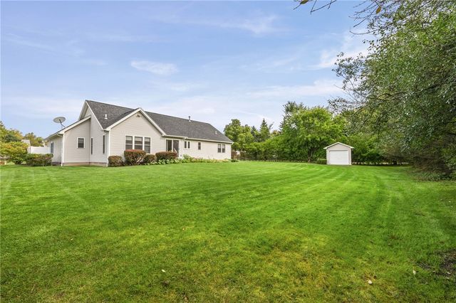 25 Acorn Valley Trl, Ogden, NY 14624