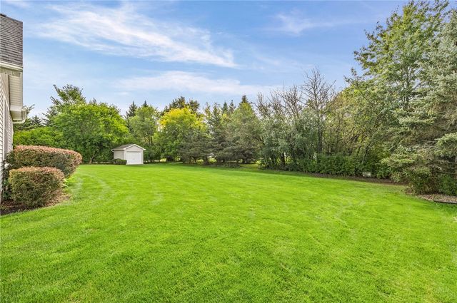 25 Acorn Valley Trl, Ogden, NY 14624