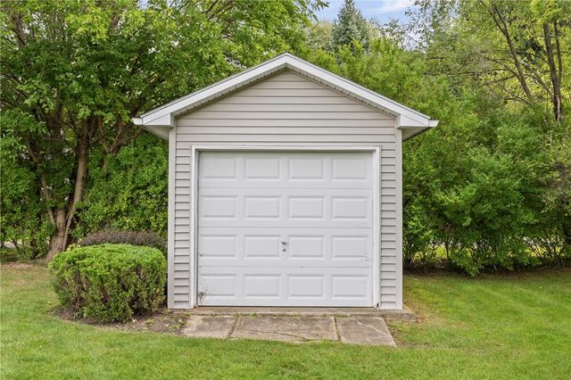 25 Acorn Valley Trl, Ogden, NY 14624