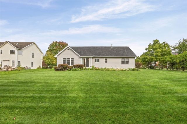 25 Acorn Valley Trl, Ogden, NY 14624