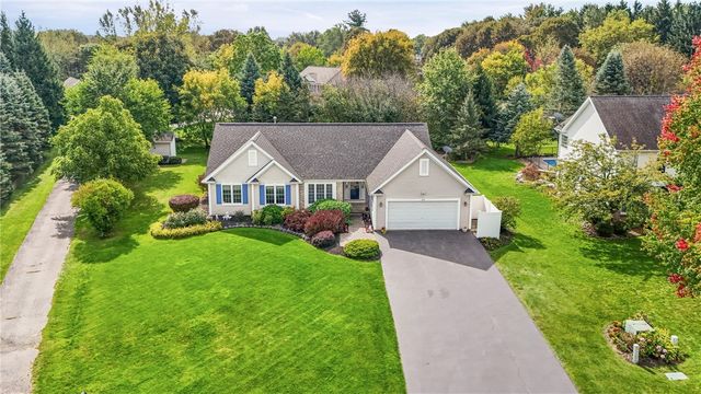 25 Acorn Valley Trl, Ogden, NY 14624