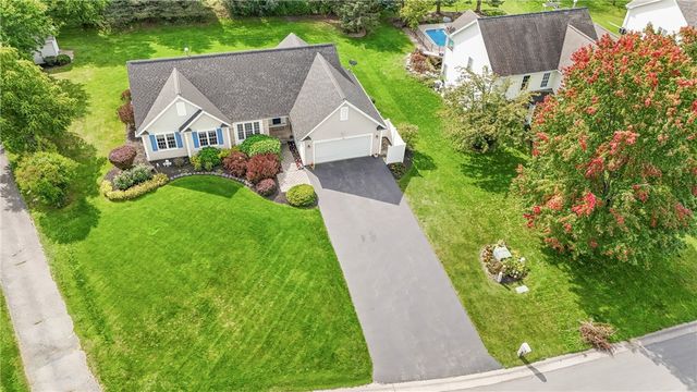 25 Acorn Valley Trl, Ogden, NY 14624