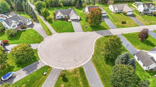 25 Acorn Valley Trl, Ogden, NY 14624