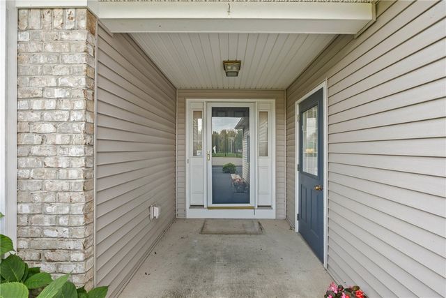 25 Acorn Valley Trl, Ogden, NY 14624