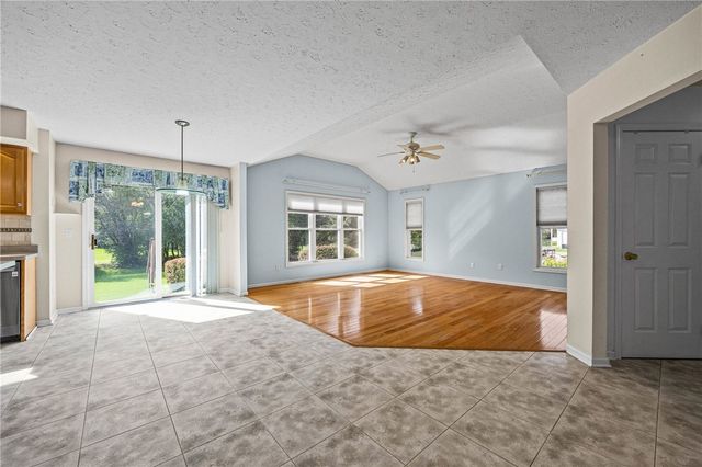 25 Acorn Valley Trl, Ogden, NY 14624