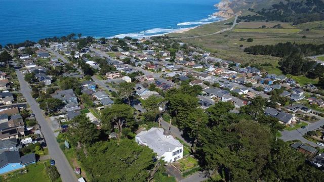 496 6th Street, Montara, CA 94037