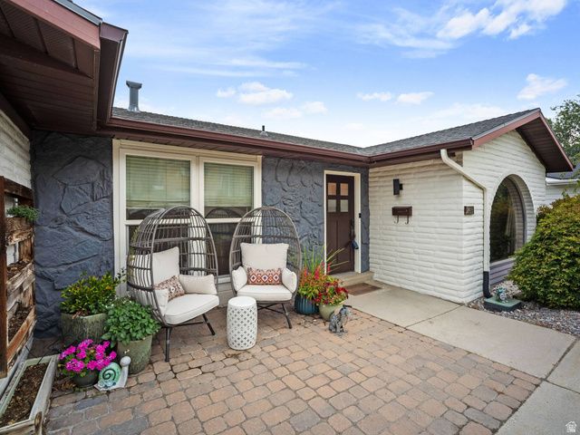 2415 E CAMPUS DR, Cottonwood Heights, UT 84121