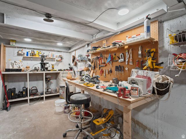2415 E CAMPUS DR, Cottonwood Heights, UT 84121