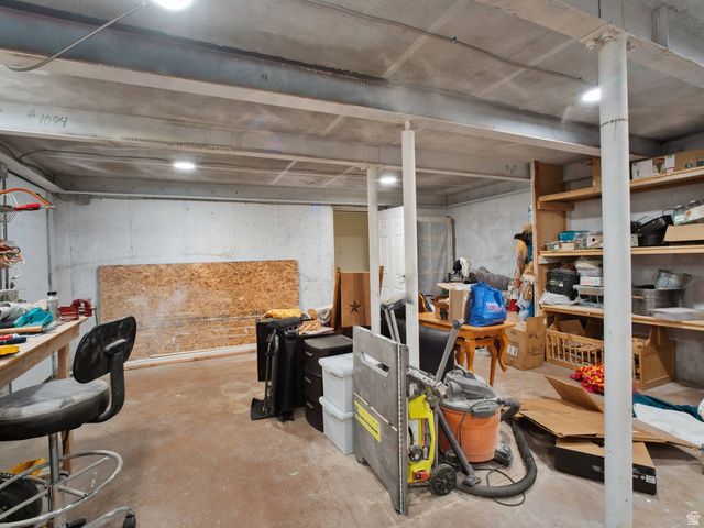 2415 E CAMPUS DR, Cottonwood Heights, UT 84121