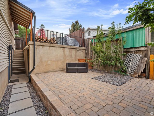 2415 E CAMPUS DR, Cottonwood Heights, UT 84121