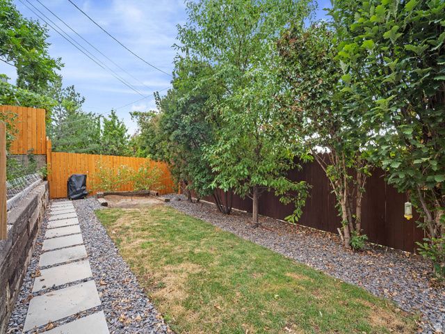 2415 E CAMPUS DR, Cottonwood Heights, UT 84121
