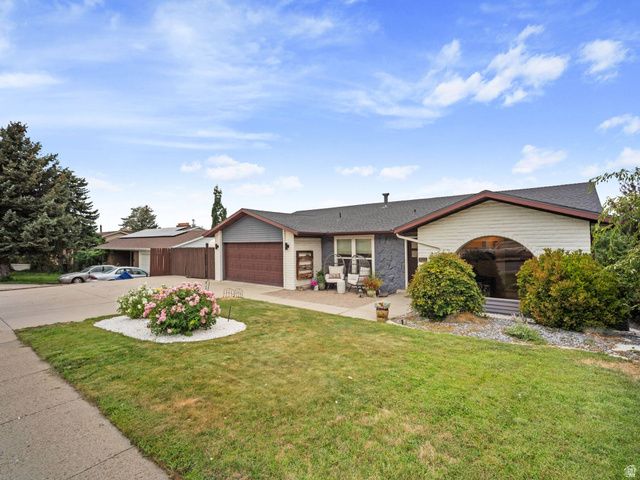 2415 E CAMPUS DR, Cottonwood Heights, UT 84121