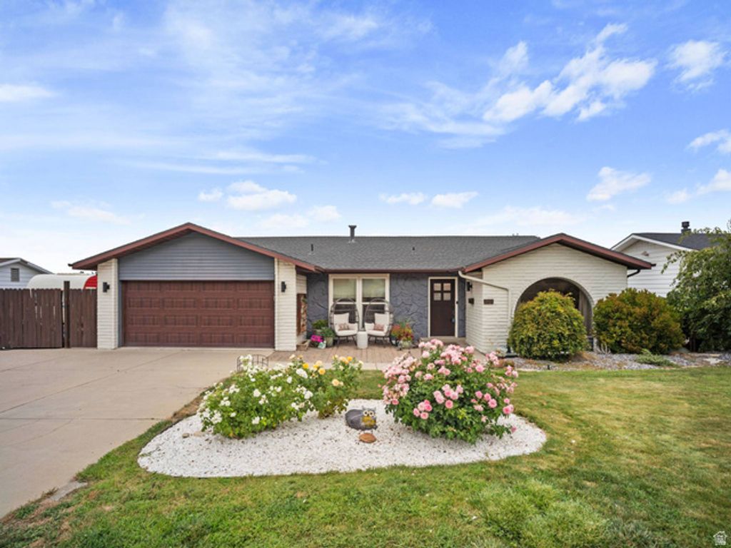 2415 E CAMPUS DR, Cottonwood Heights, UT 84121