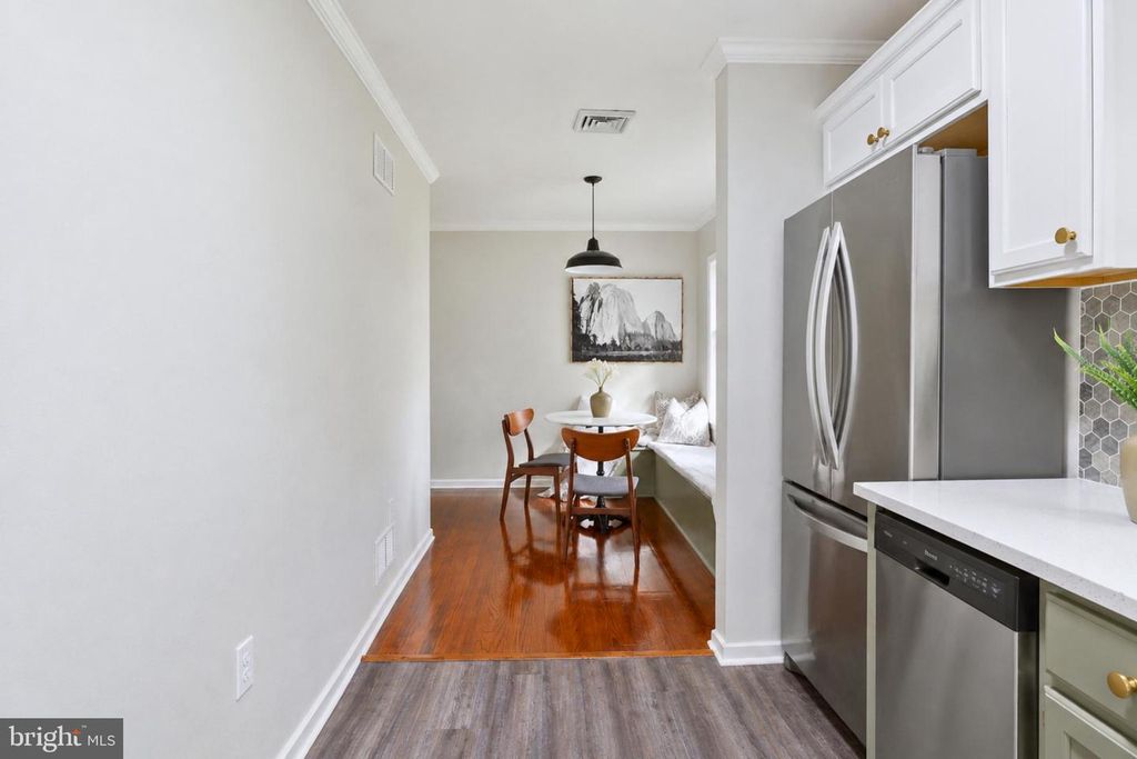 Image 11 of property listing at 861 W FOXCROFT DR, Camp Hill, PA 17011