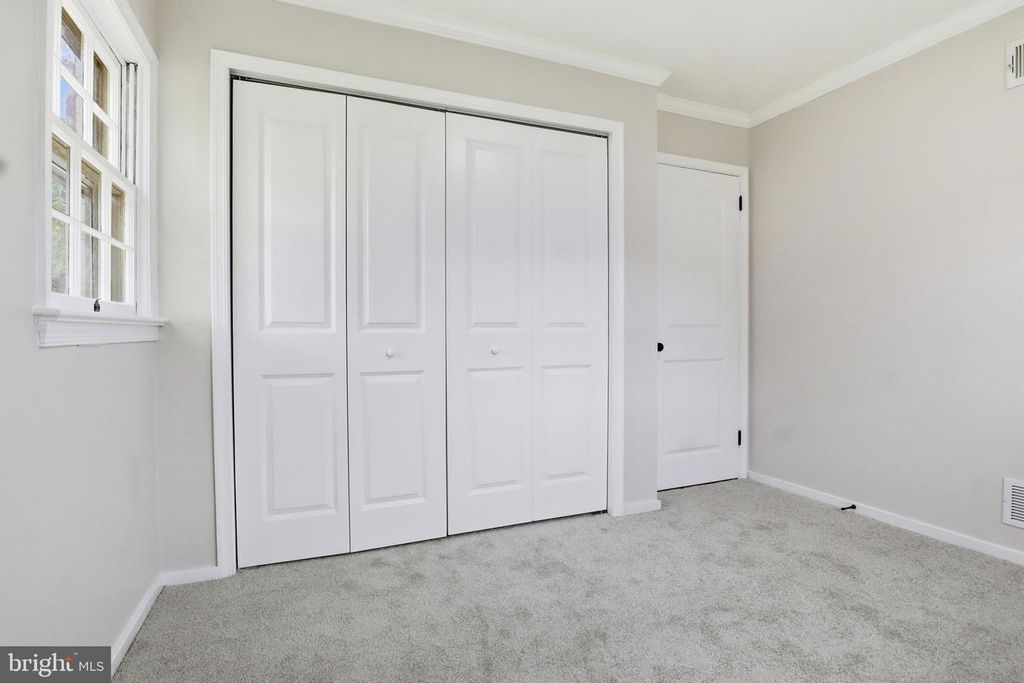 Image 15 of property listing at 861 W FOXCROFT DR, Camp Hill, PA 17011