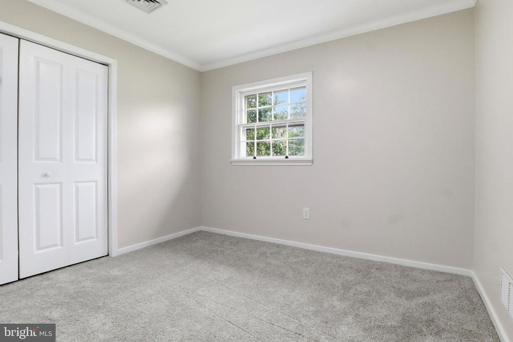Image 17 of property listing at 861 W FOXCROFT DR, Camp Hill, PA 17011