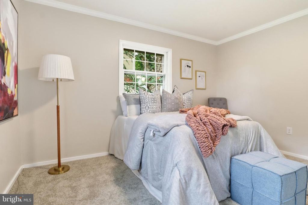 Image 18 of property listing at 861 W FOXCROFT DR, Camp Hill, PA 17011