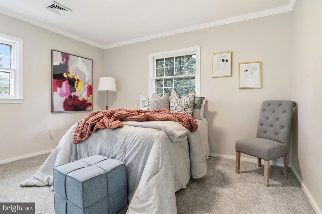 Image 19 of property listing at 861 W FOXCROFT DR, Camp Hill, PA 17011