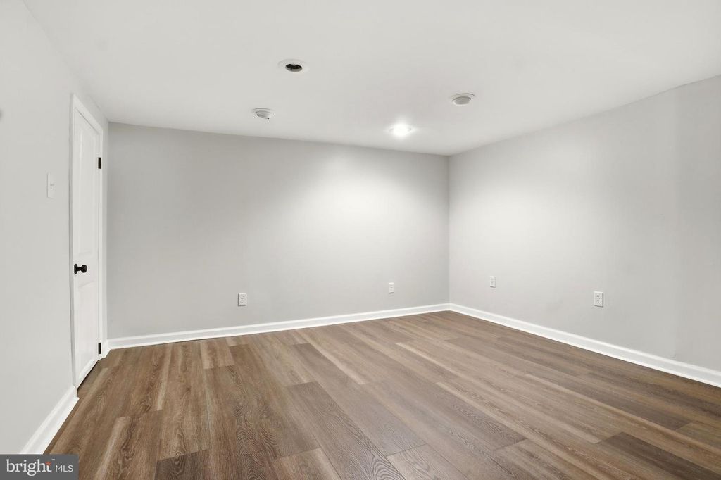 Image 23 of property listing at 861 W FOXCROFT DR, Camp Hill, PA 17011