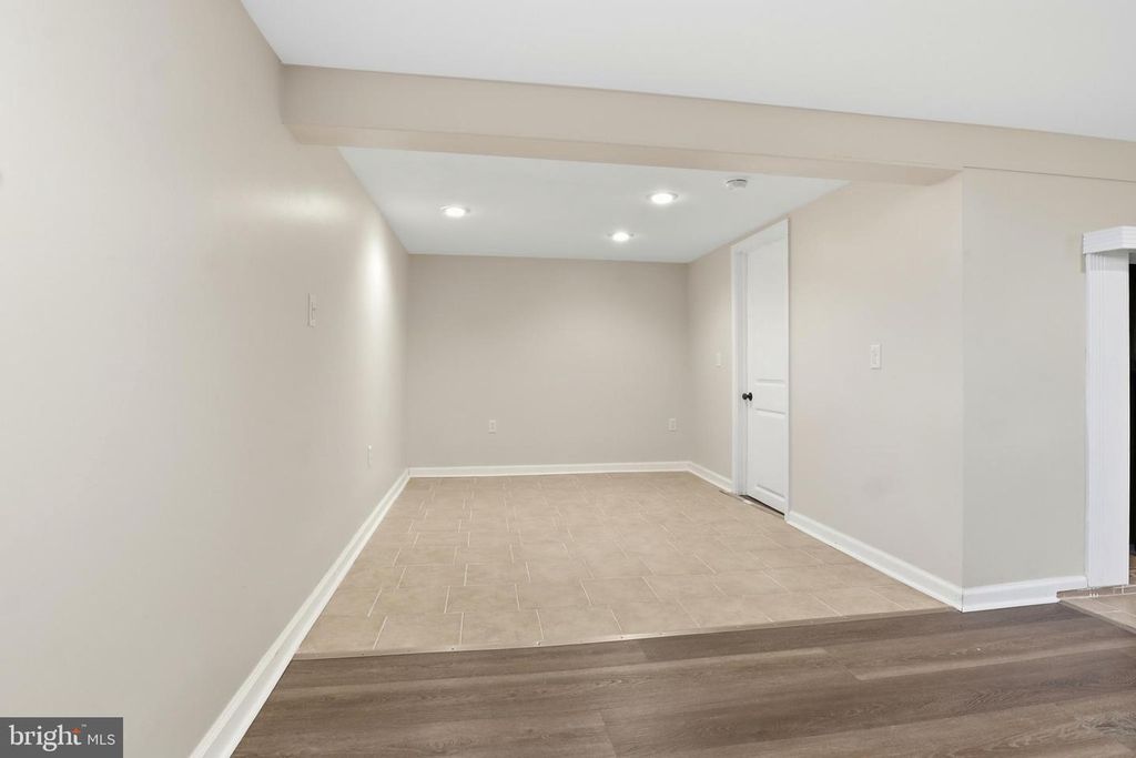 Image 25 of property listing at 861 W FOXCROFT DR, Camp Hill, PA 17011