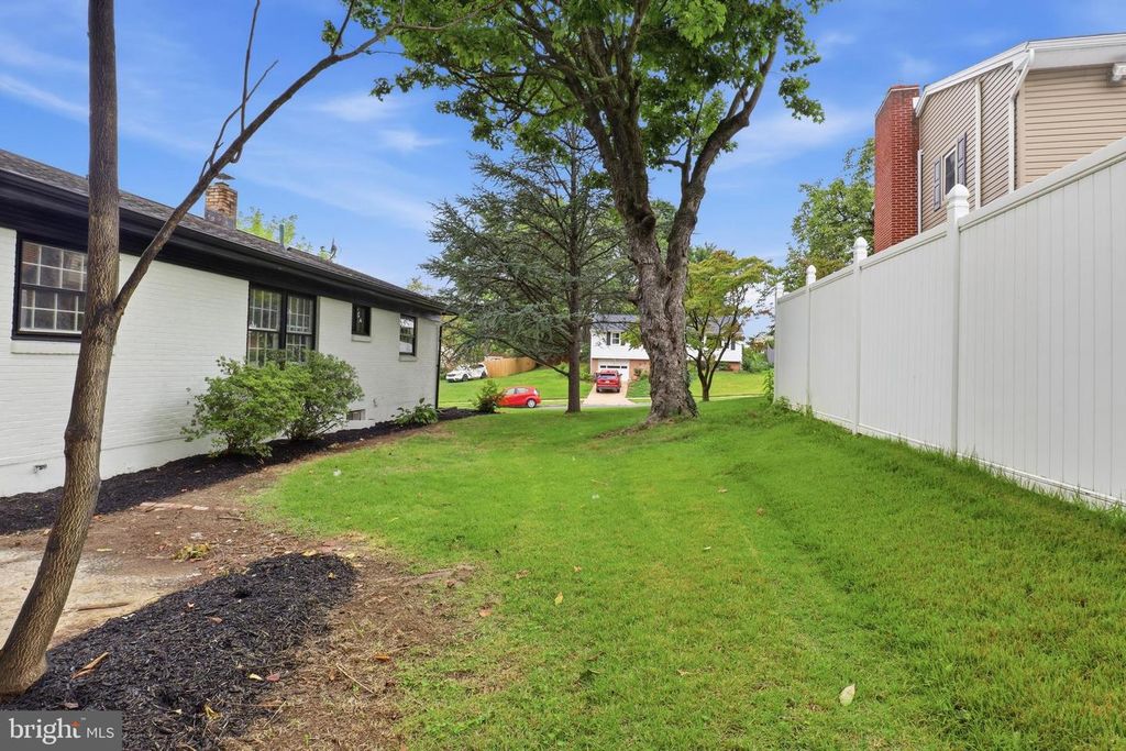 Image 29 of property listing at 861 W FOXCROFT DR, Camp Hill, PA 17011