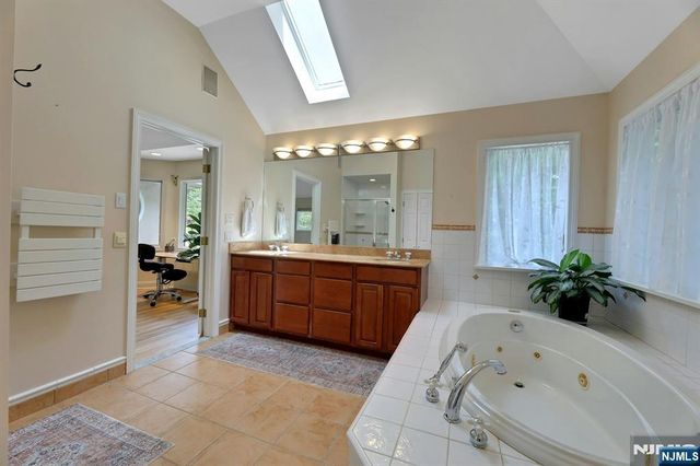 6 Briscoe, Ringwood, NJ 07456