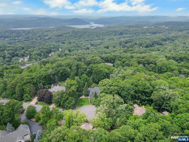 6 Briscoe, Ringwood, NJ 07456