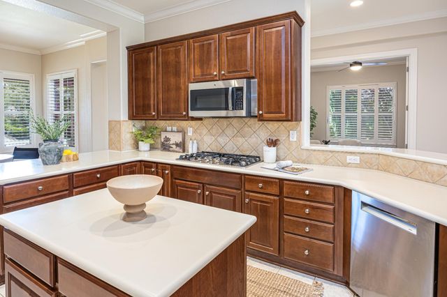 2695 Kingfisher Ln, Lincoln, CA 95648