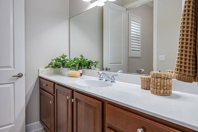 2695 Kingfisher Ln, Lincoln, CA 95648