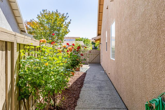 2695 Kingfisher Ln, Lincoln, CA 95648