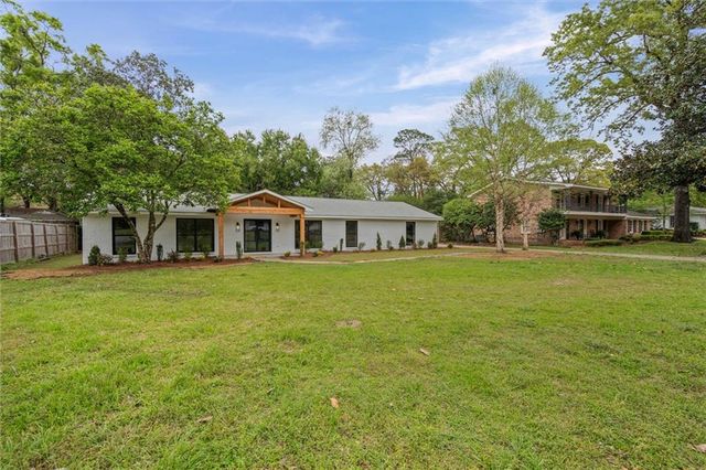 11 Schwaemmle Drive, Mobile, AL 36608