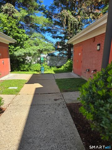 680 Boston Post Road 32, Milford, CT 06460