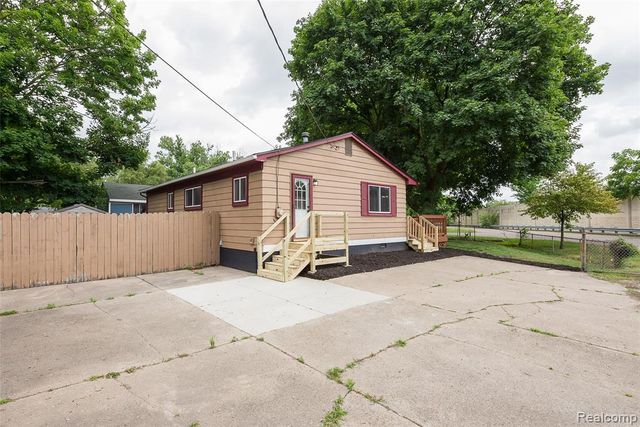 658 Kansas Avenue, Ypsilanti, MI 48198