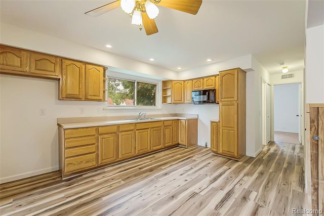 658 Kansas Avenue, Ypsilanti, MI 48198