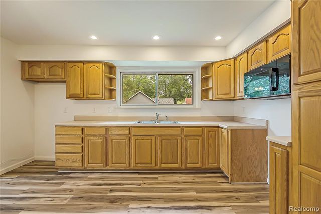 658 Kansas Avenue, Ypsilanti, MI 48198