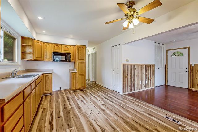 658 Kansas Avenue, Ypsilanti, MI 48198