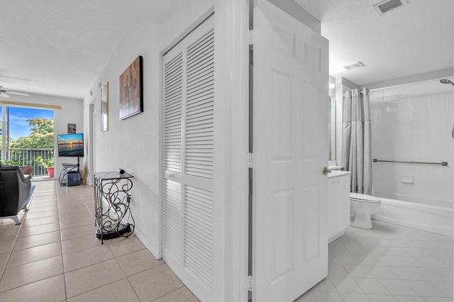 7735 Yardley Drive 305, Tamarac, FL 33321