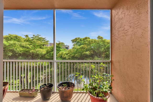 7735 Yardley Drive 305, Tamarac, FL 33321