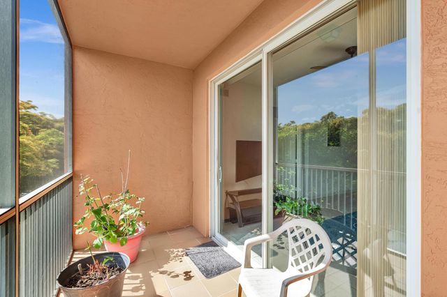 7735 Yardley Drive 305, Tamarac, FL 33321